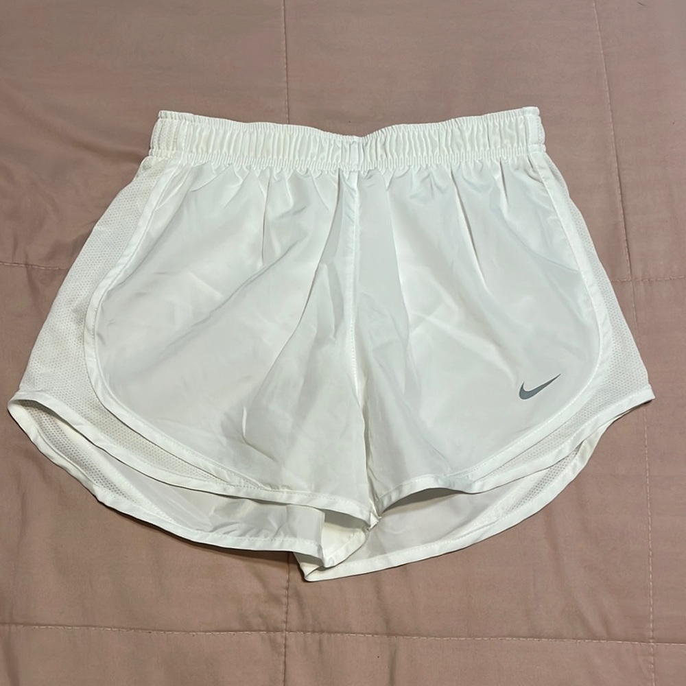 Women’s Nike Shorts White Small